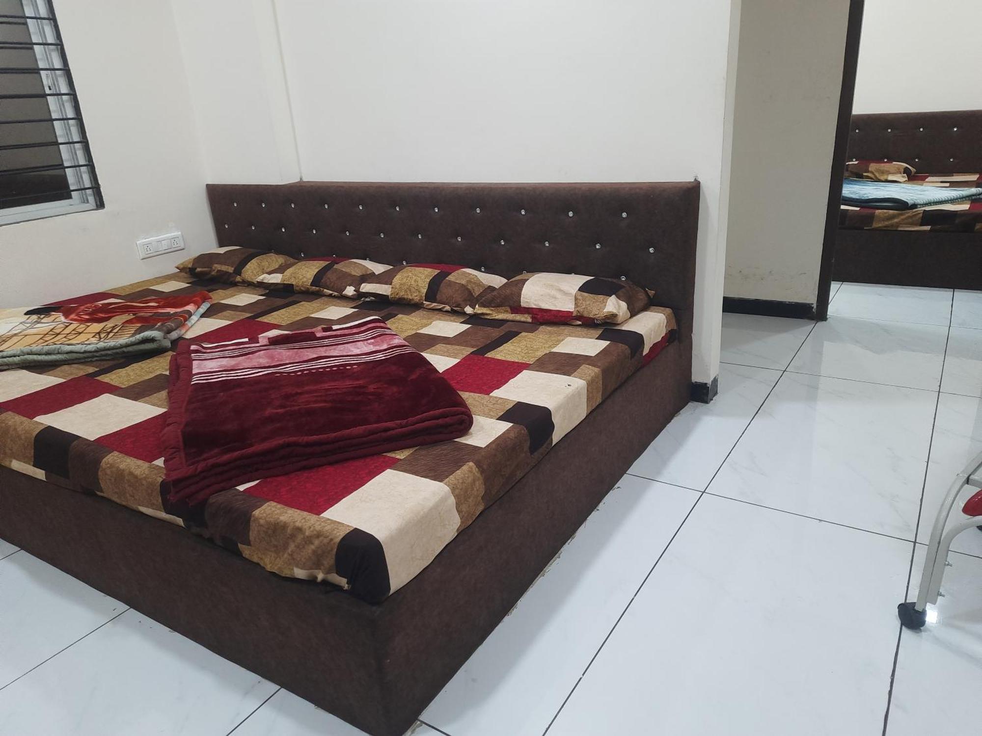 Hanumant Kripa Geust House Only For Family اوجاين المظهر الخارجي الصورة